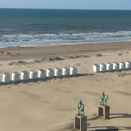 Plaza I2811 With Lateral Sea View *